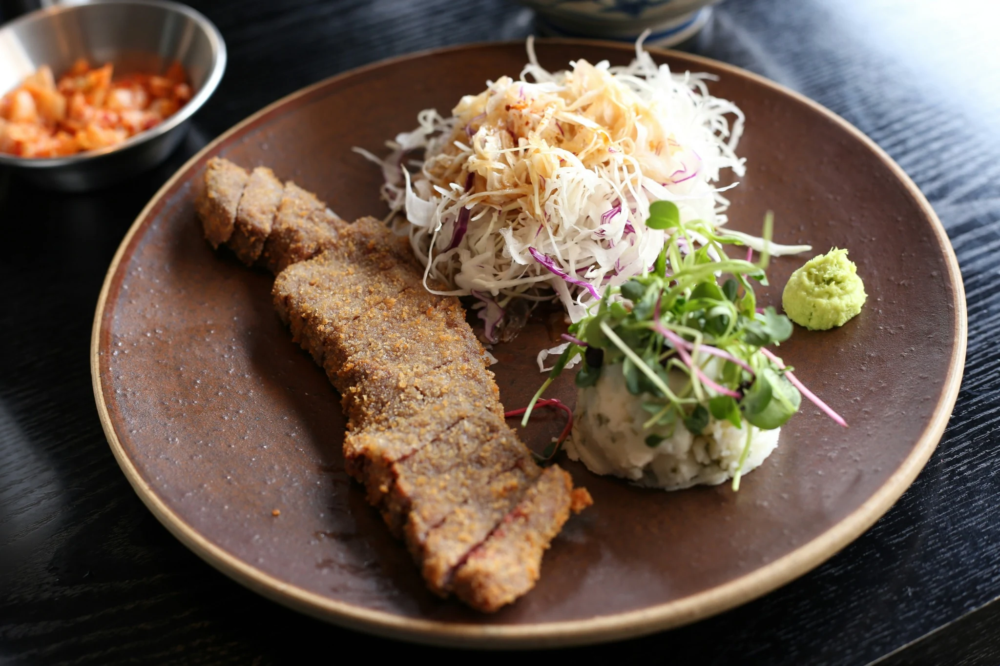 도쿄 돈카츠 맛집 12곳 추천, 신주쿠·시부야·긴자 2 양배추와 함께 담긴 일본식 규카츠
