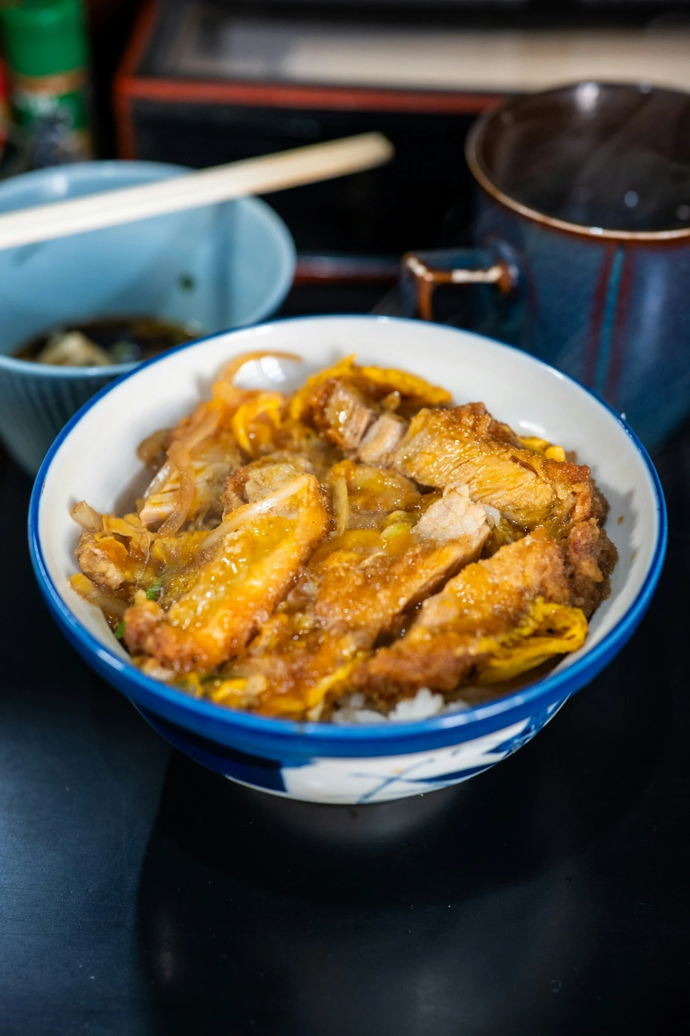 도쿄 돈카츠 맛집 12곳 추천, 신주쿠·시부야·긴자 3 돈카츠와 달걀을 밥 위에 올린 일본식 가츠동